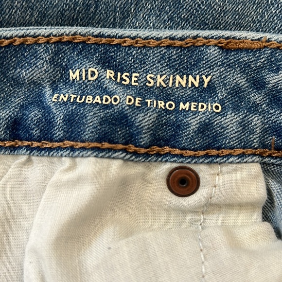 Universal Threads Distressed Skinny Jeans - Picture 5 of 6